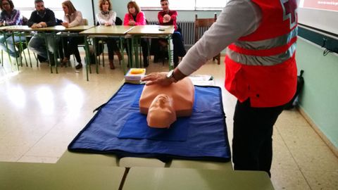 Taller de reanimaci�n cardiopulmonar en el colegio Amor de Dios