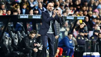 Claudio Gir�ldez, dirigiendo al Celta ante el Rayo Vallecano este domingo en Bala�dos.