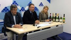 Francisco �lvarez-Cascos, Isidro Mart�nez Oblanca y Cristina Coto en la presentaci�n de una campa�a de promoci�n de la sidra asturiana.