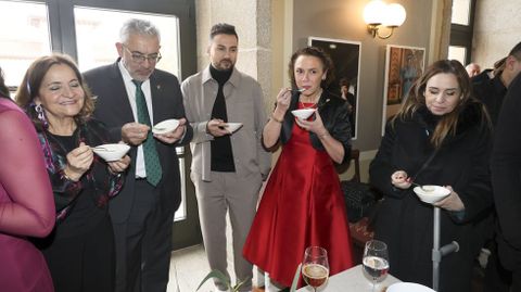 Esperanza Pi�eiro, Miguel Fern�ndez, Andr�s Gabarres, Teresa Valcarce y Pamen Pieltain.