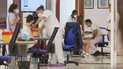 Vacunaci�n de j�venes contra el covid-19 en el FIMO de Ferrol