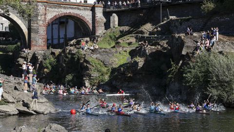 Fiesta de la piragua en el Sil.M�s de trescientos participantes y numerosos p�blico disfrutaron del descenso internacional
