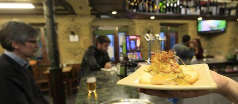 La merluza con su especial salsa curry, la tapa que sirvi� O Recuncho. 