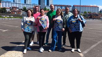 Varios de los integrantes de la Comisi&oacute;n de Festas do Cruceiro da Coru&ntilde;a, ayer en la explanada de Salgueiri&ntilde;os, donde tendr&aacute; lugar este jueves el Cruceiro Fest