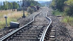 Imagen tomada despu�s del descarrilamiento en Valdeorras donde se observa la deformaci�n de la v�a