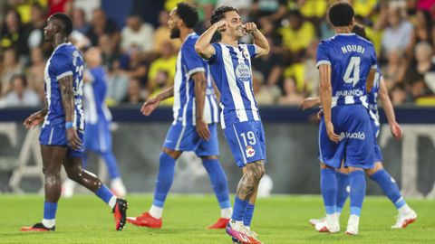 Luismi Cruz festeja su primer gol en Primera Divisi�n y el que abri� la cuenta del Deportivo frente al Villarreal