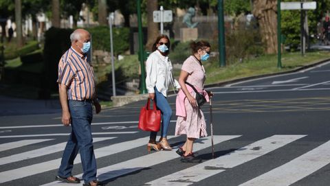 Personas con masacarilla por las calles de Santiago