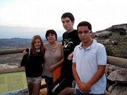 Rosario Garc�a-Echave con Gonzalo (con gafas), Fernando y Clara.