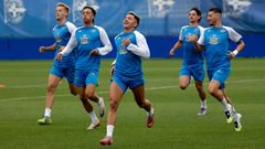 Arnau, Herrera, Yeremay, Patio y Escudero, en un entrenamiento con el Deportivo