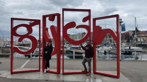 Eva Snchez y Manuel Mera, de La Corua, posan en Las Letronas