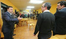 Gonz�lez Formoso inici� su visita institucional en Ames y la termin� en Negreira (en la imagen). 