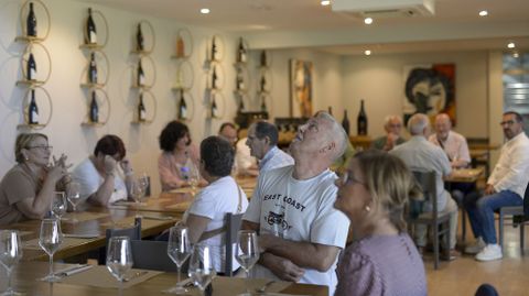La visita incluyó una cata de los vinos más representativos de la bodega