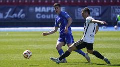 Aranzabe presionando la salida de baln azulona en su visita a O Couto con el Real Unin