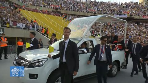 En directo: el papa visita�el estadio ol�mpico de Barcelona