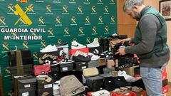 Dos detenidos en A Coru�a por vender prendas falsificadas por valor de 20.000 euros