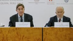 Luis Garca Montero, a la izquierda, junto a Santiago Muoz Machado, en una imagen de archivo en junio de este ao