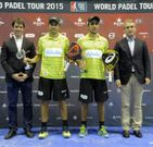 Belastegu�n -izquierda- con su trofeo en Sevilla. 