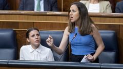 La ministra de Derechos Sociales y secretaria general de Podemos, Ione Belarra, este mi�rcoles, en el Congreso, junto a la ministra de Igualdad, Irene Montero