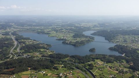 Vista a&eacute;rea del embalse de Cecebre