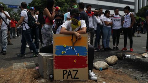 Cientos de manifestantes se han ido sumando a las manifestaciones convocadas en Caracas y en otros puntos del pa�s