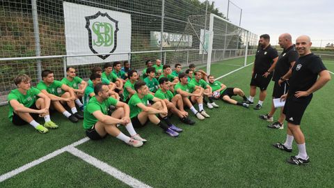 El equipo sénior de la SD Burela realizó su primera sesión de pretemporada en el anexo de A Marosa