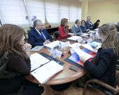 La reuni�n se desarroll� en un ambiente bastante tenso entre los miembros del patronato. 