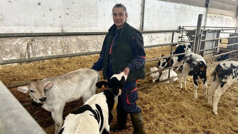Teresa, con algns dos animais da explotacin