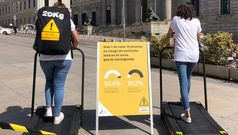 Los j�venes vulnerables llevan una mochila que les dificulta salir adelante. As� lo contaron la pasada semana en el Congreso de los Diputados. En la imagen, puesta en escena del colectivo antes de dar a conocer el informe entre los pol�ticos
