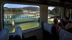 El ferrocarril, a su paso por el puente de O Barqueiro, en una imagen de archivo