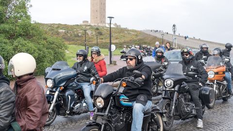 La concentraci�n de motos, frente a la torre