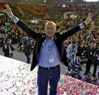 Jos� Manuel Baltar, ayer, celebrando su victoria tras la votaci�n