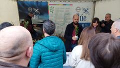 Iv�n Puentes particip� en el reparto de un millar de �rboles en la carpa instalada en A Peregrina