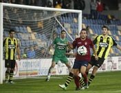 Campillo controla el bal�n en el duelo de la primera vuelta ante el Bertamir�ns. 