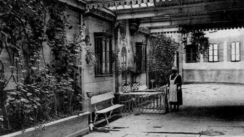 El patio del balneario de Las Caldas, en una imagen antigua