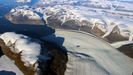 Un glaciar fluye hacia el oc�ano en Groenlandia