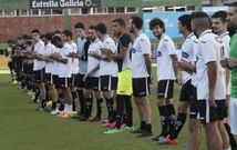 Los equipos s�nior y juvenil del Ourense CF se presentaron en el c�sped de O Couto. 