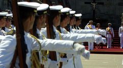 Entrega de reales despachos en la Escuela Naval de Marin en el 2002
