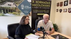 El concejal Xos� Lois Pi�eiro y una t�cnica municipal�de Medio Ambiente presentaron el concurso