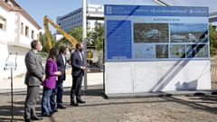Los conselleiros de Sanidade e Infraestruturas, el alcalde de Pontevedra y el presidente de la Xunta, este lunes, en el acto de inicio de las obras del Gran Montecelo