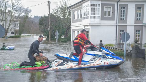 Personal del GES de Cervo se traslad a Begonte para las tareas de evacuacin de vecinos.