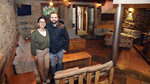 Wendy Luque y José Manuel Allo ofrecen la planta baja de El Point para celebraciones privadas.