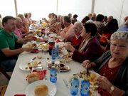 Los homenajeados y sus familias disfrutaron de una comida.