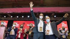 El secretario general del PSOE y presidente del Gobierno, Pedro S�nchez, este s�bado junto al secretario general de los socialistas canarios y presidente regional, �ngel V�ctor Torres, en el  14 congreso del PSOE del archipi�lago, en Las Palmas de Gran Canarias
