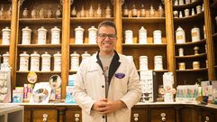 Antonio Busto Cuasdesembarc en la farmacia en el 2001