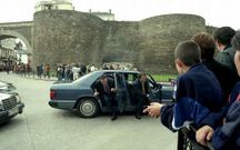 <span lang= es-es >Calurosa bienvenida popular</span>. Cientos de lucenses de todas las edades se concentraron en las calles en 1998 para dar la bienvenida al actual monarca. 