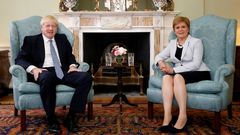 Johnson y Sturgeon, durante una visita del primer ministro a Edimburgo en julio
