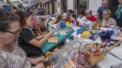 Palilleiras trabajando a la vista del p�blico en la muestra de artesan�a de Monforte del 2019