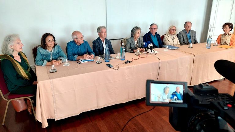 En la imagen, presentacin, en el hotel Almirante, de la primera junta directiva de la Asociacin de Amigos do Museo da Cidade de Ferrol; en el centro, su presidenta, Nona Ins Vilario.