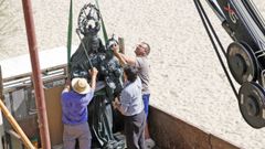 La imagen de A Guadalupe de Gerresheim, el da se coloc en la playa de Quenxo.