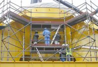 La industria, con obras de e�lica marina, ha reactivado el empleo pero sigue lastrada por el paro. 